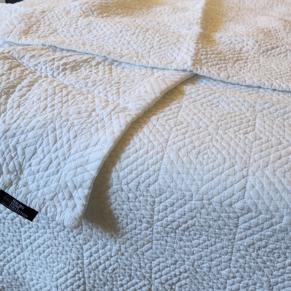 Bedspread/Quilt/Coverlet - Picture 3 of 6